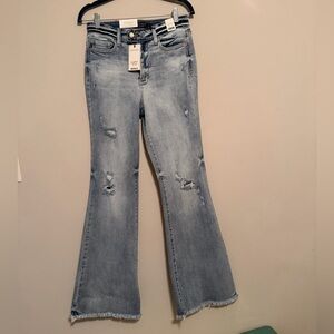 Judy Blue High Rise Light Wash
Distressed Flare Jeans with Shield pockets